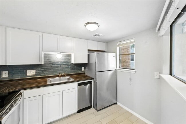 Building Photo - 2500 Burleson Rd