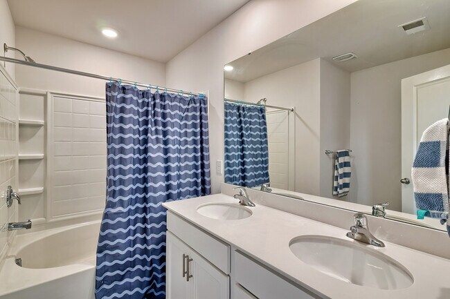 Building Photo - 310 Tulip Way