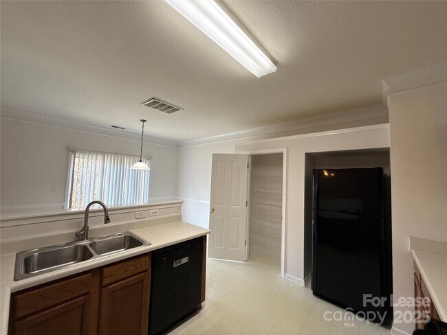 Building Photo - 2807 Forest Grove Ct