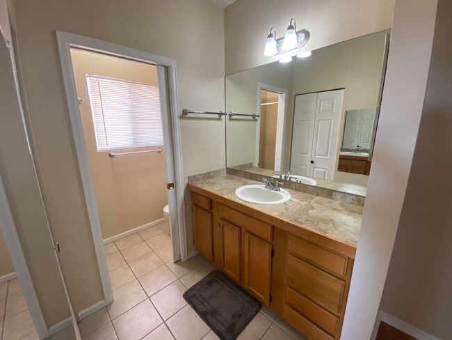 Building Photo - Beautiful 3 Bedroom 2 Bath Townhome Close to the Mountains!!