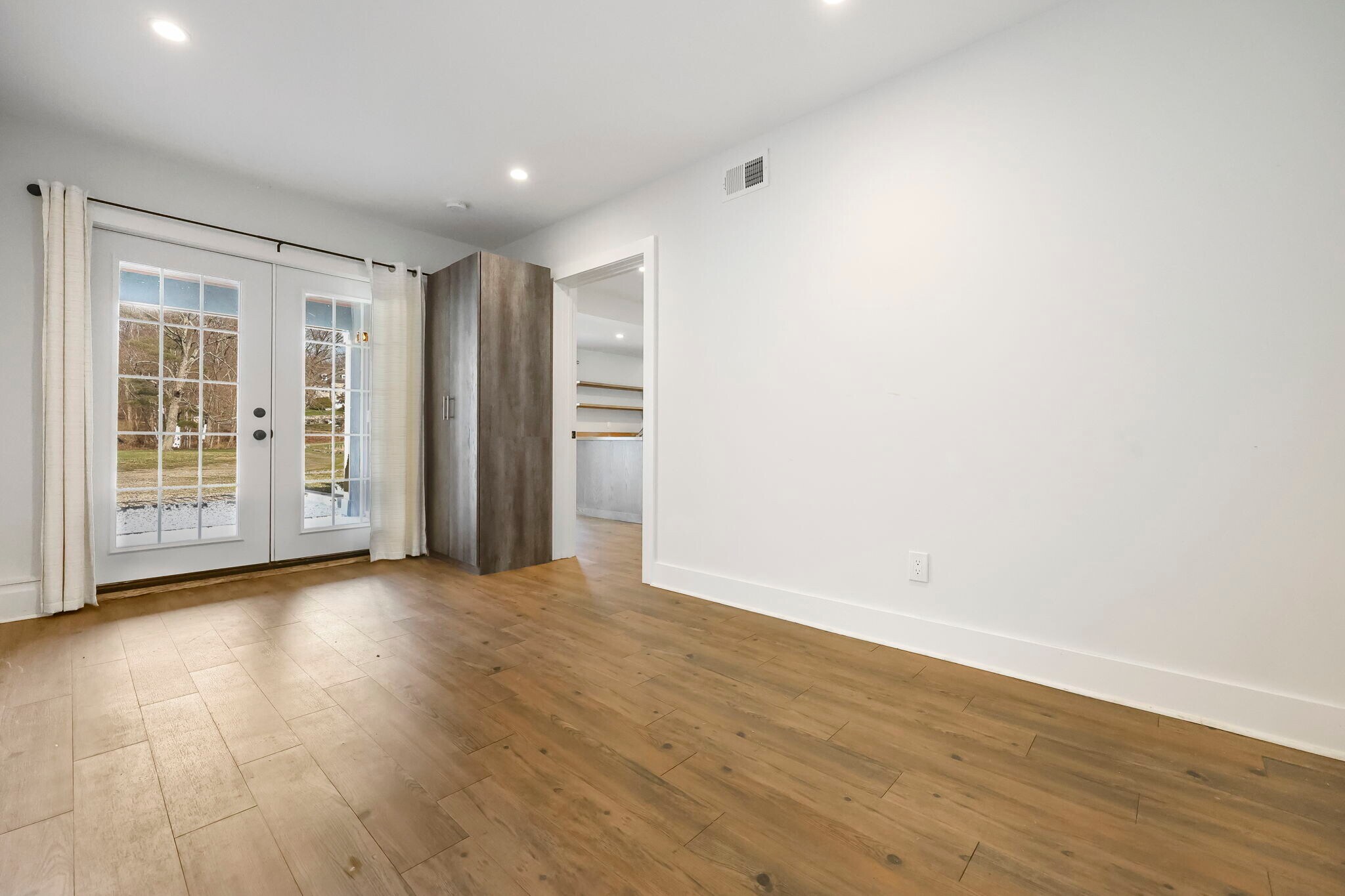 Building Photo - 39 Hunting Ridge Rd