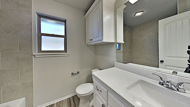 Building Photo - Very Nice 4 Bedroom 2 Bath Home in Mustang...