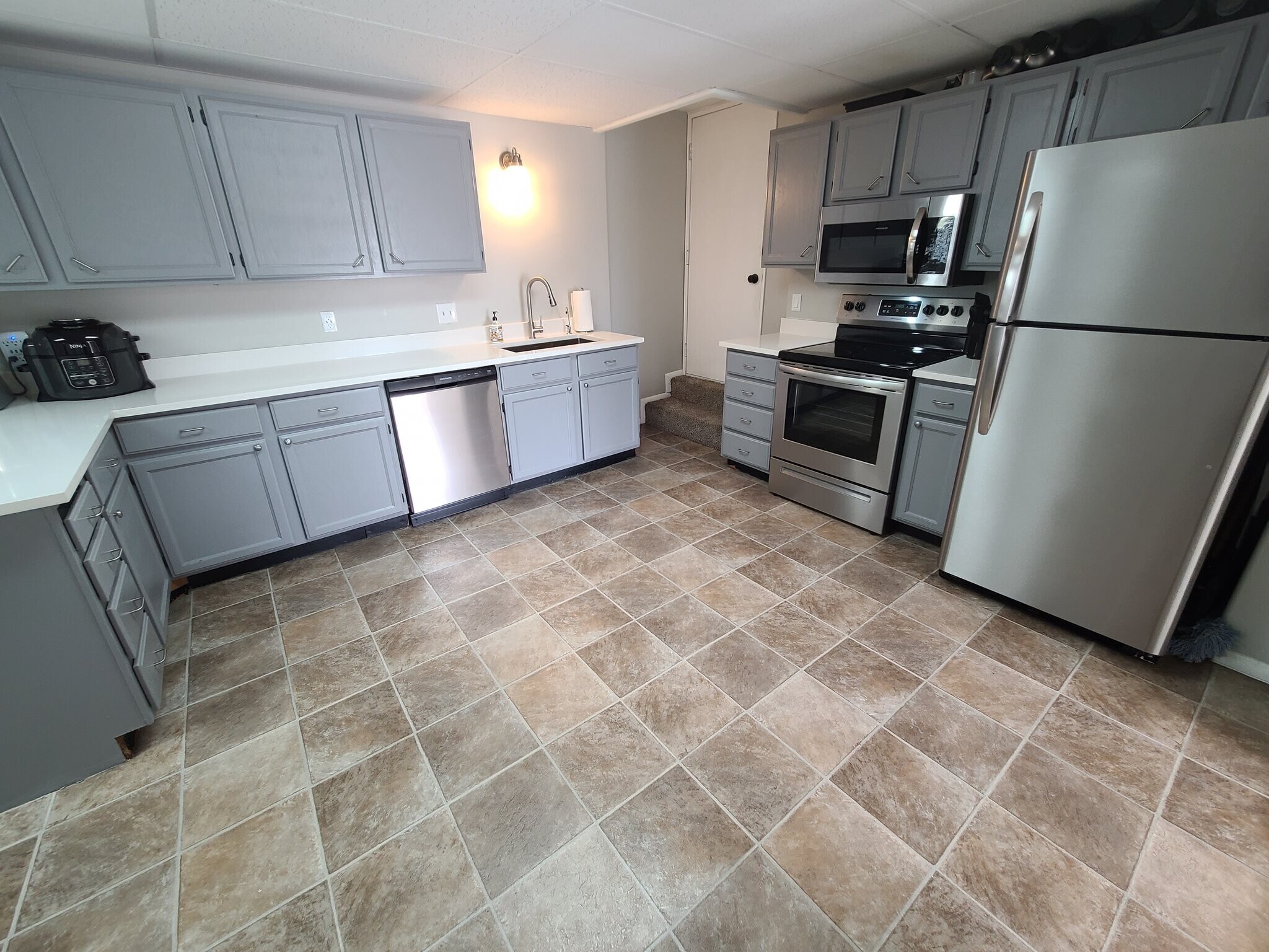 Building Photo - 940 W Red Oaks Dr