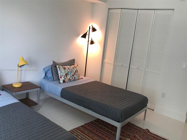 Building Photo - 31 SE 6th St