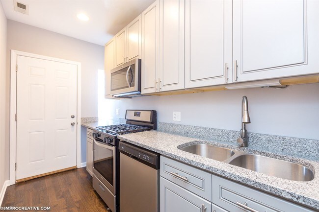 Building Photo - 2 br, 1 bath Apartment - 1010 S 1st Ave 303
