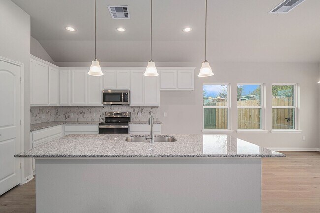 Building Photo - COMING JUNE 2026 LIKE NEW --- Stunning 4 bedroom home In Lake Conroe Hills