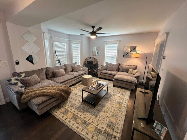 Building Photo - 22 Thurman St