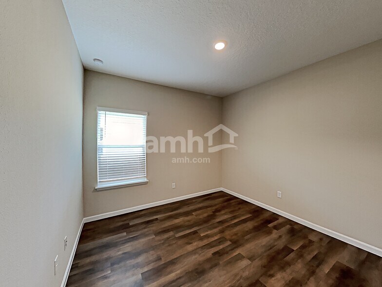 Building Photo - 185 Spruce Point