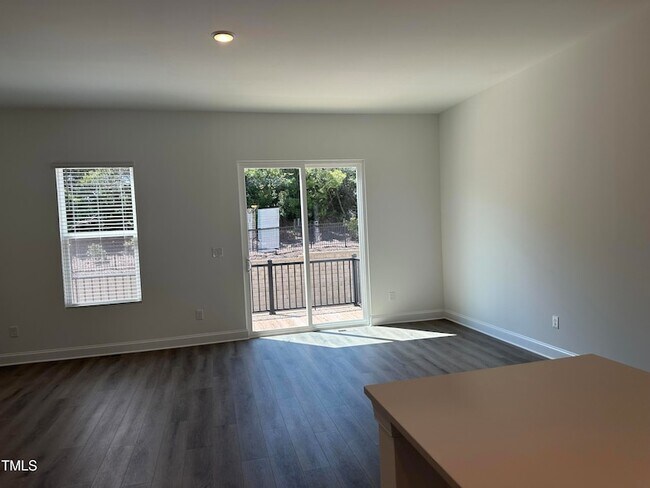 Building Photo - 2806 Kempthorne Rd