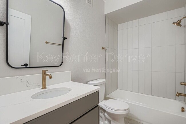 Building Photo - 2208 S Albion St