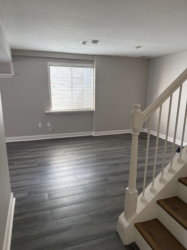 Building Photo - 4 Bedroom, 2 Bath Ranch Style Home w/ Finished Walkout Basement!
