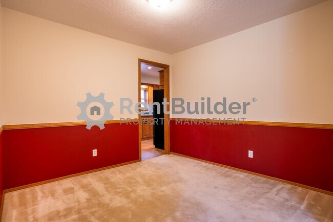 Building Photo - FANTASTIC HOUSE TO CALL HOME!