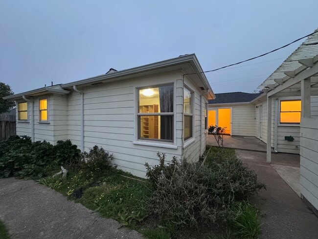 Building Photo - 3030 Park St