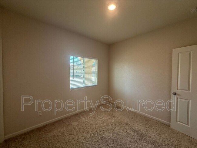 Building Photo - 437 Pendragon St