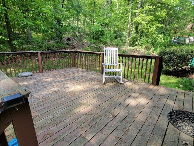 Building Photo - 585 Friendship Dr