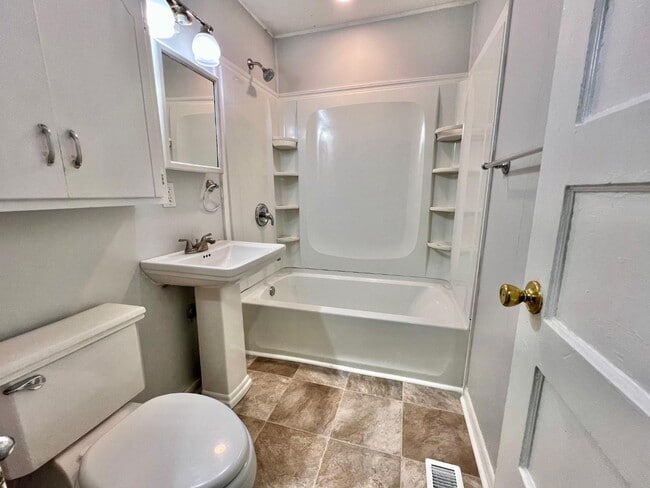 Building Photo - 1211 Dickson Ave