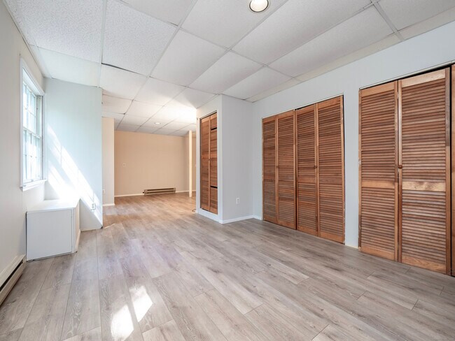 Building Photo - 31 Carriage House Dr