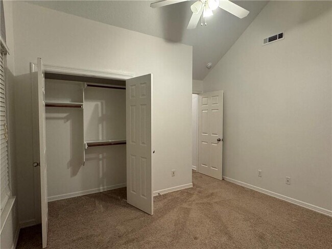 Building Photo - 285 Carrington Ave