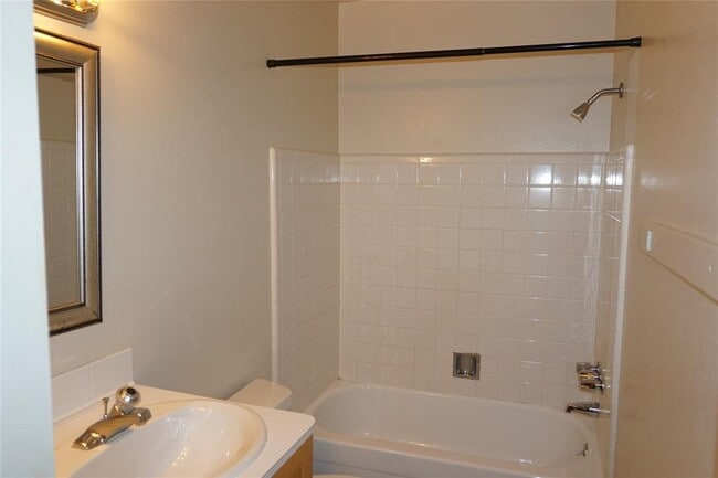 Building Photo - 1525 Ramada Dr