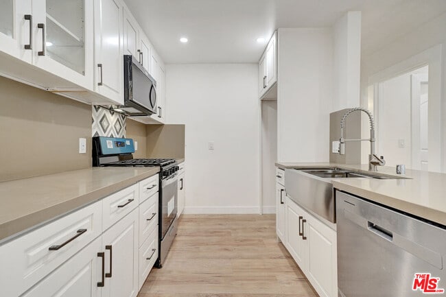 Building Photo - 9005 Cynthia St