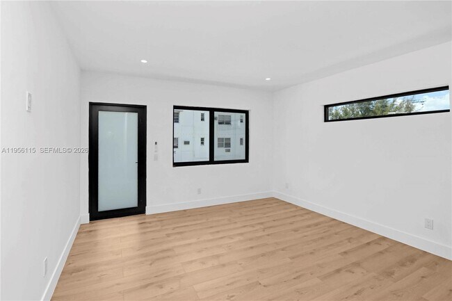 Building Photo - 419 78th St