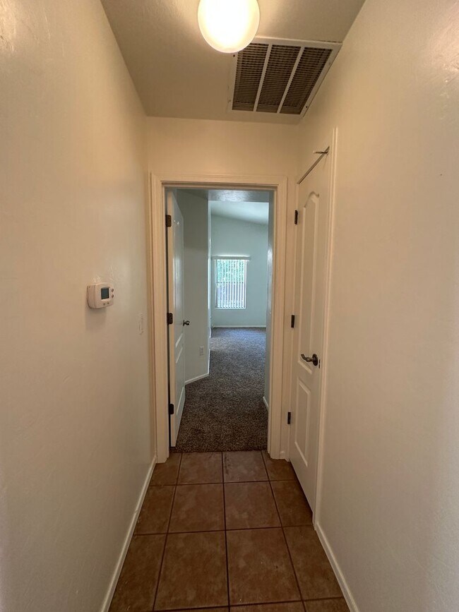 Building Photo - Beautiful 3 Bed 2 Bath House!!