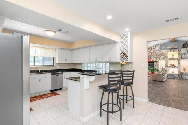 Building Photo - 708 Turnberry Cove N