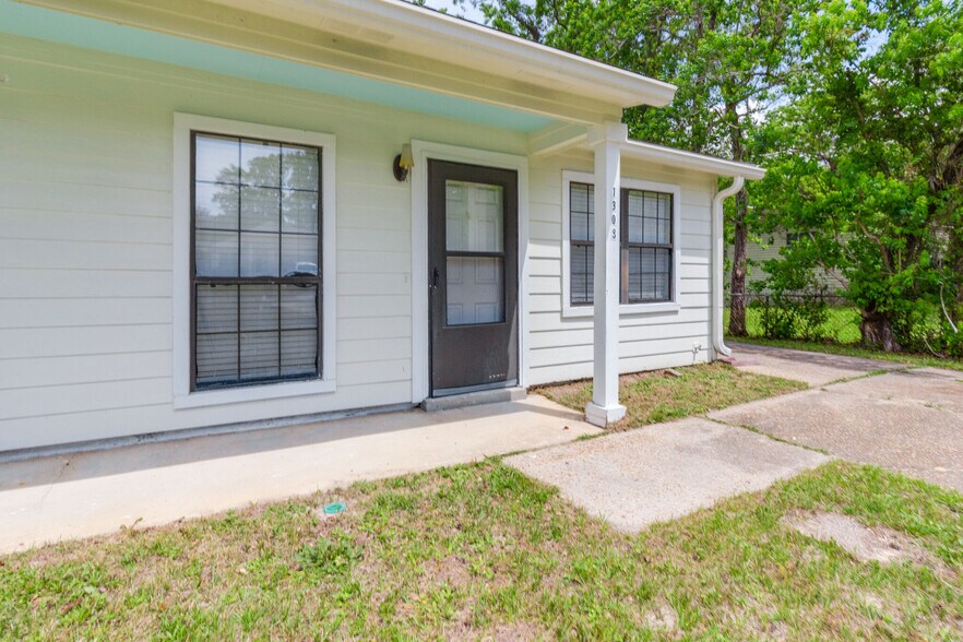 Building Photo - 1308 Keturah St