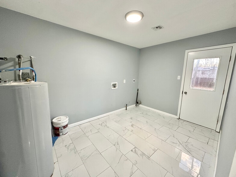 Building Photo - 306 New Jersey Rd