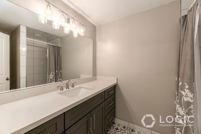 Building Photo - Stunning Fully Renovated Single Family Home!