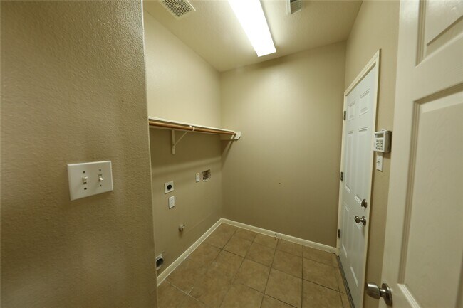 Building Photo - 2311 Diamond Springs Dr