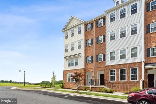 Building Photo - 9454 James MacGowan Ln