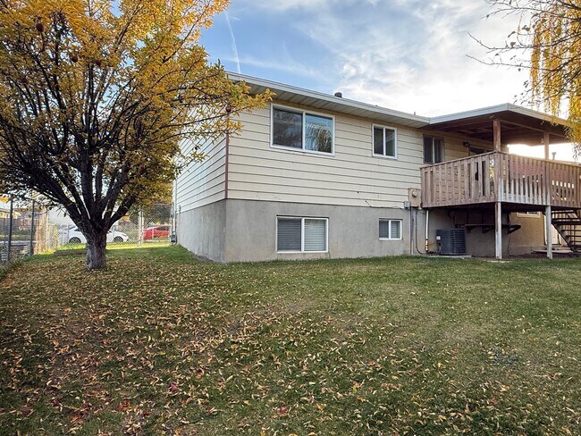 Building Photo - Upstairs Apartment Available-Two Bedroom, One Bath