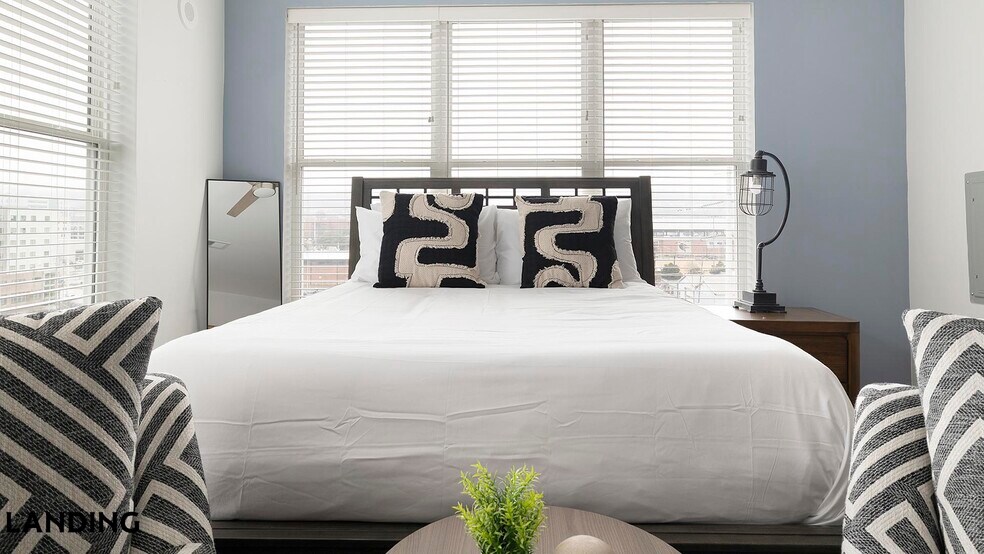 Building Photo - 302 13th St S