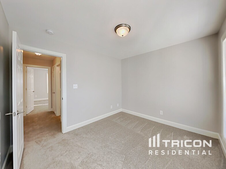 Building Photo - 1212 Danielle Downs Ct SE