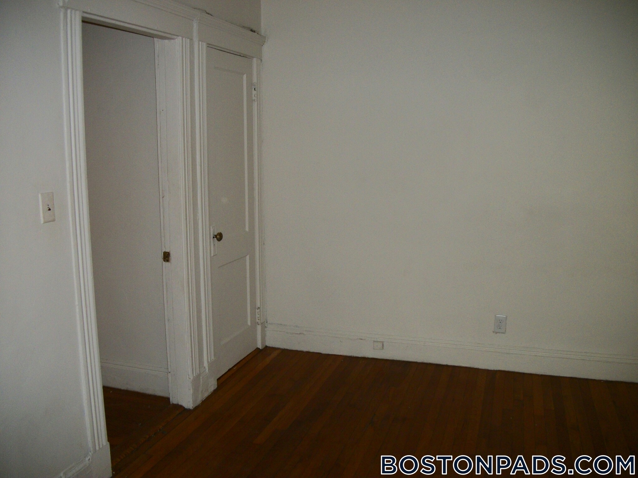 Building Photo - 231 Park Dr