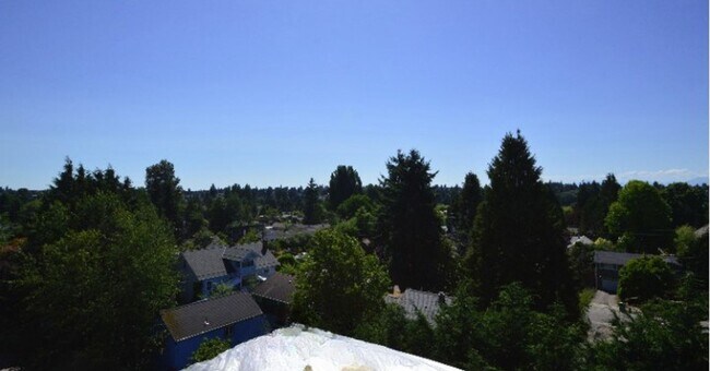 Building Photo - Beautiful Greenwood Townhome with Rooftop ...