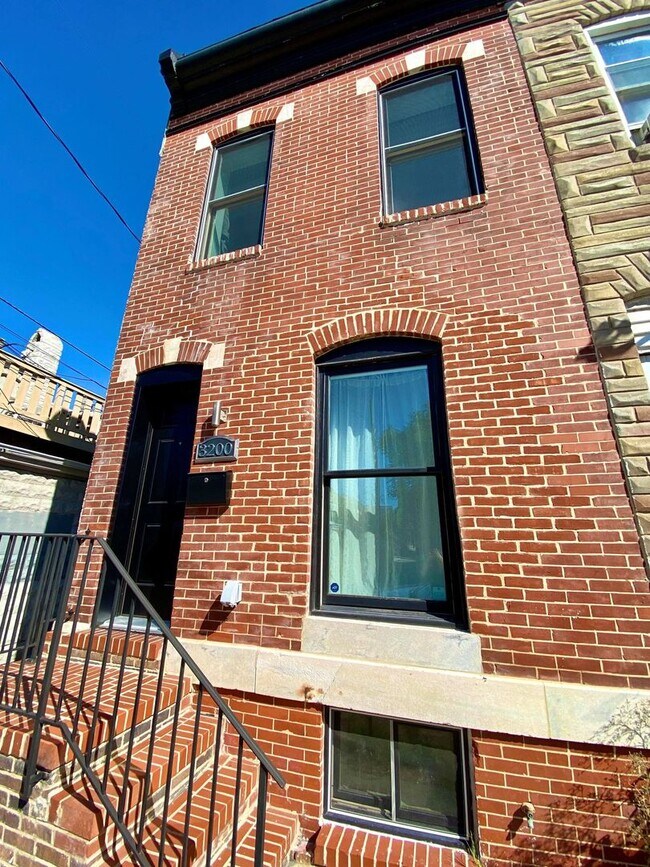 Primary Photo - Stunning 2bed/3.5ba Highlandtown Home - Re...