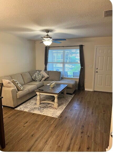 Family Room - 2306 SW 42nd Dr