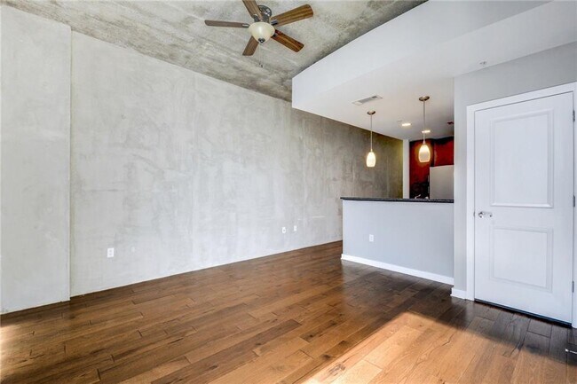 Building Photo - 360 Nueces St