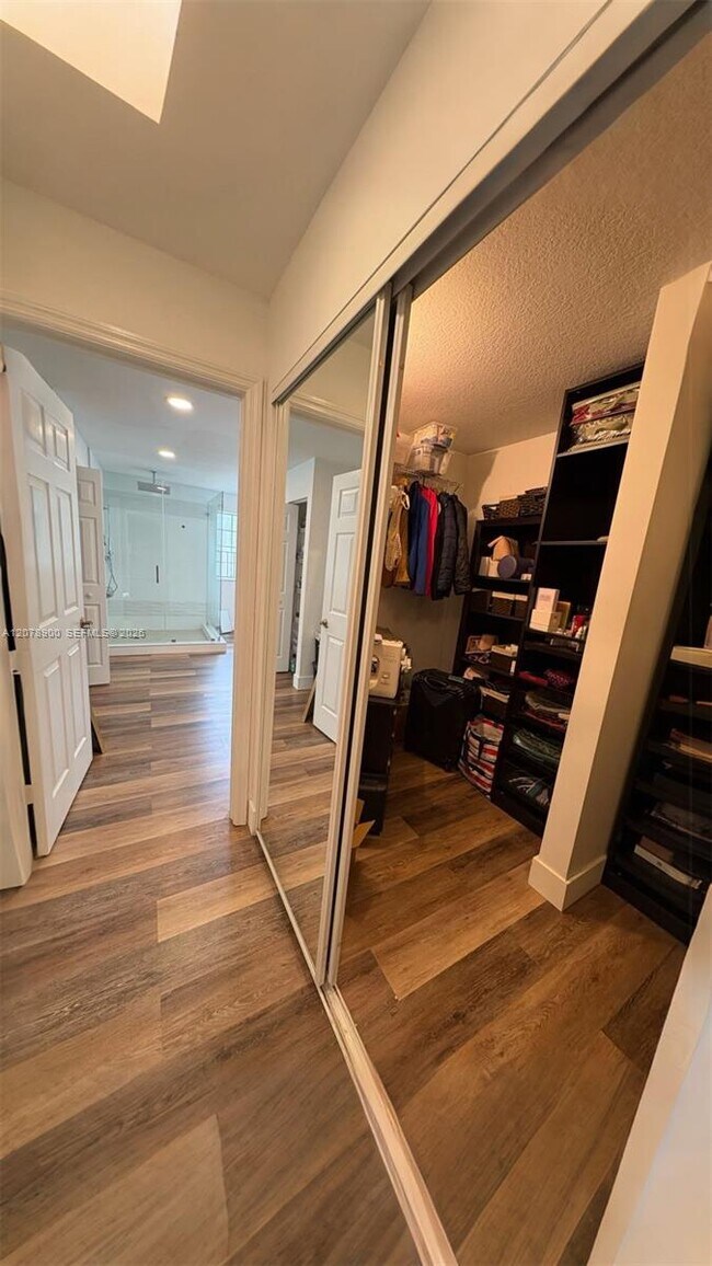 Building Photo - 6691 NW 107 Ct