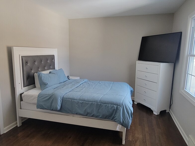 Building Photo - 9859 Connell Dr