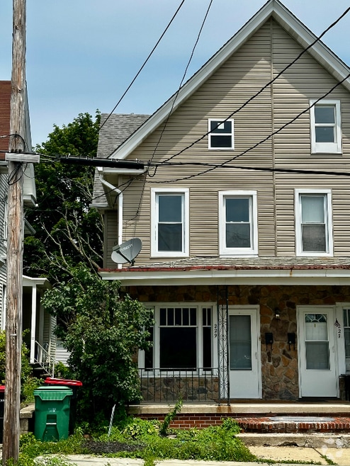 Building Photo - 229 Coal St