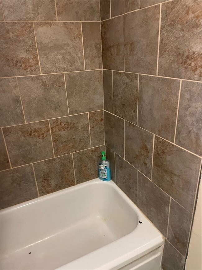 Building Photo - 113 W Main St