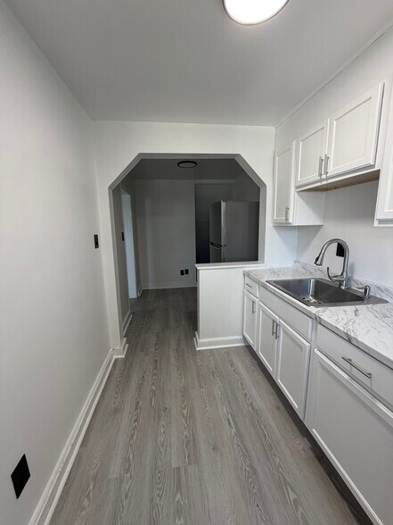 Building Photo - 5717 Simmonds Ave