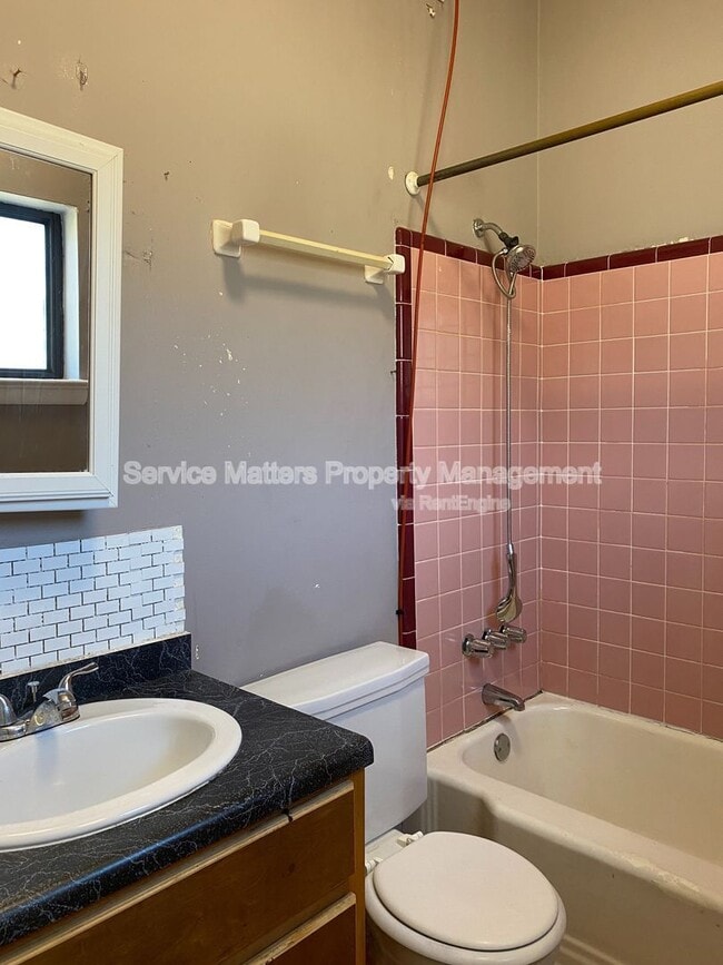 Building Photo - 707 Boxwood Dr