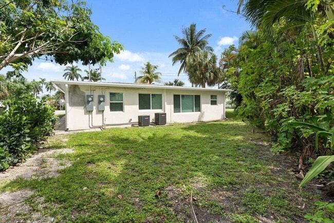 Building Photo - 121 S Lake Dr