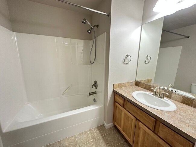 Building Photo - Cda Place Home