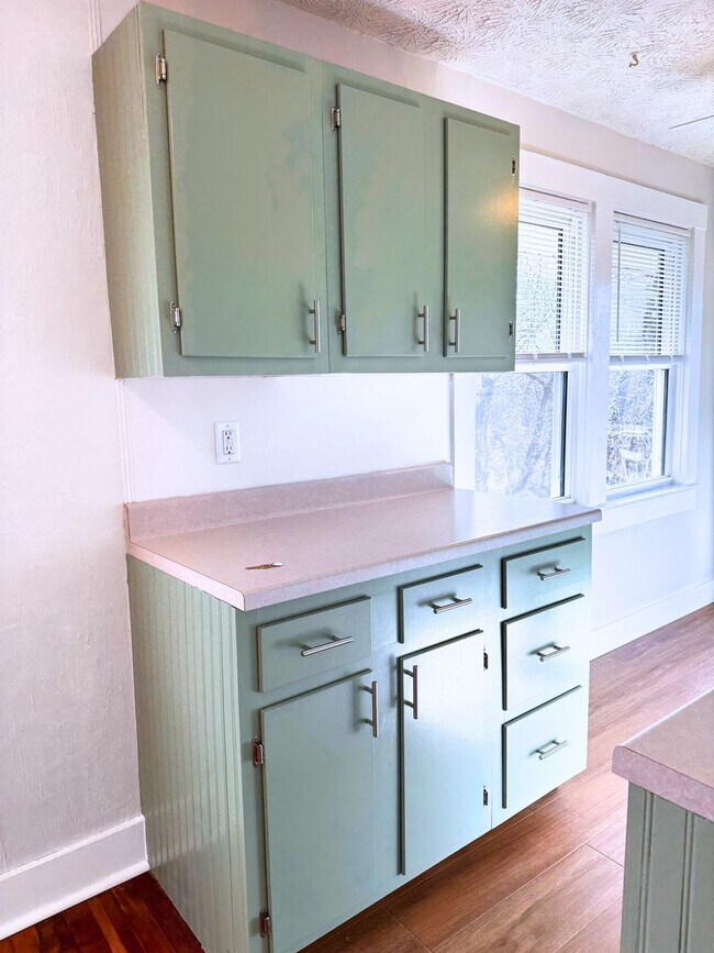 Building Photo - East AVL - Renovated Oakley Bungalow