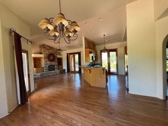 Building Photo - Gorgeous Wine Country 3 Bedroom 2 Bath Sin...